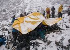 Steve set up the yellow tarp for some of the group to shelter under whilst waiting for a quick lunch